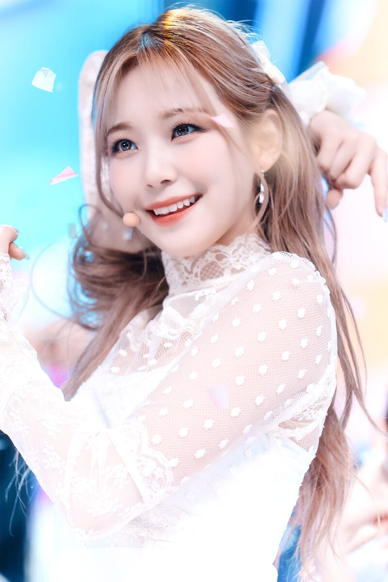 220123 fromis_9 Jiheon - 'DM' at Inkigayo documents 19