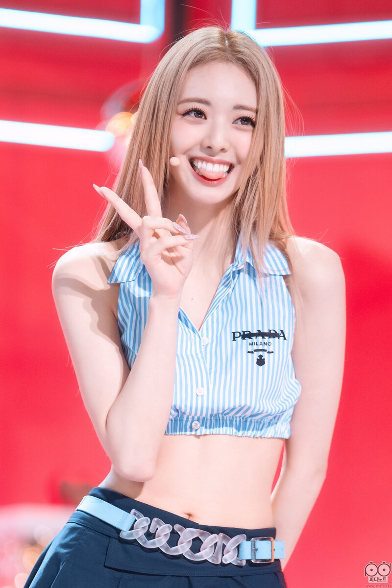220718 ITZY Yuna - 'Sneakers' at SBS Inkigayo documents 3