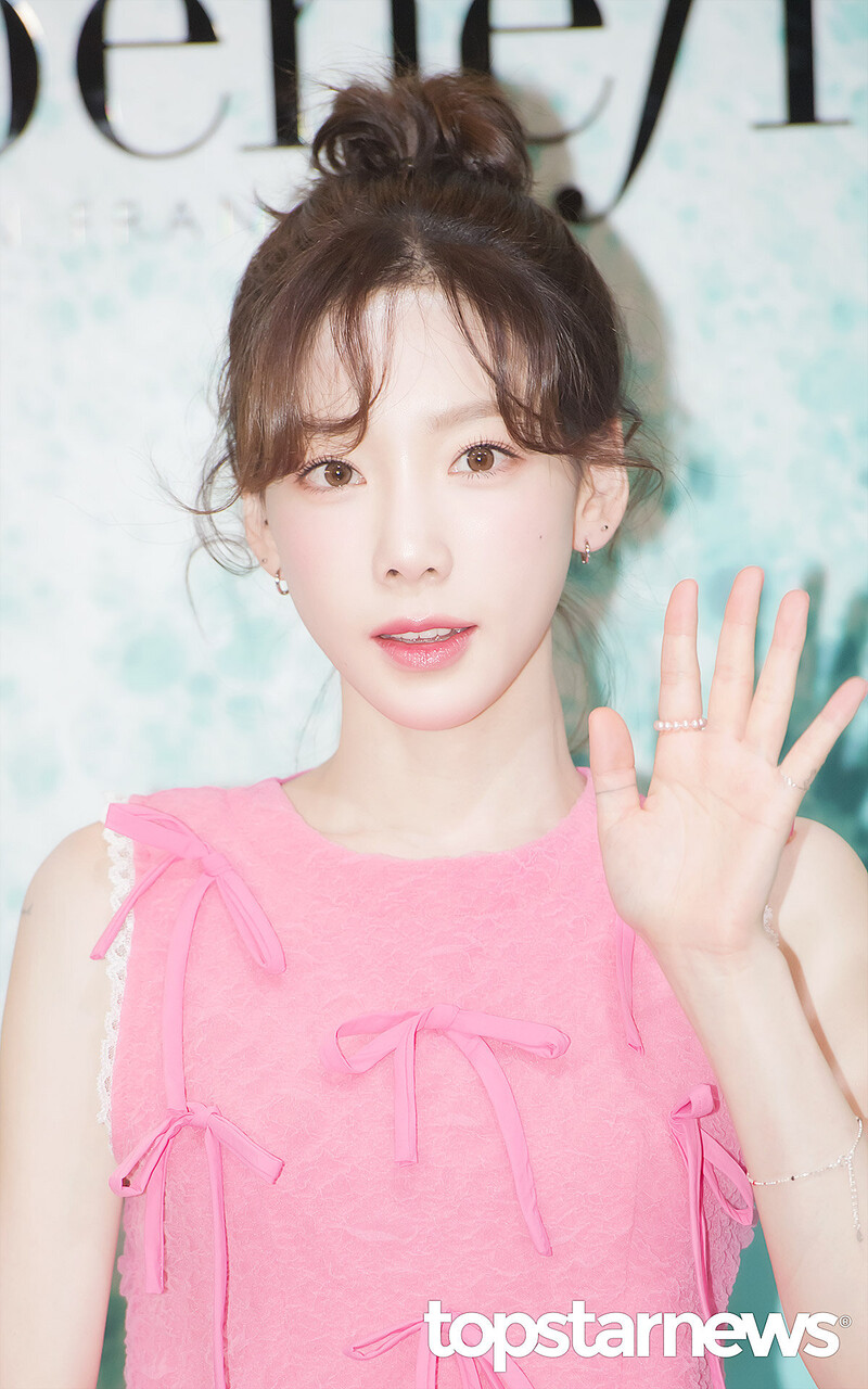 230330 Taeyeon - Benefit Pop-up Store Event documents 1