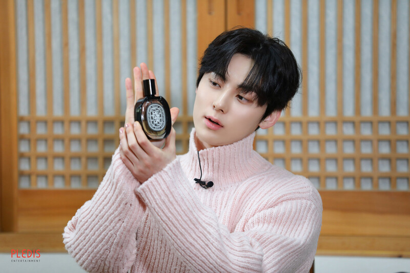 230504 Hwang Minhyun Weverse Update -‘What’s in My Bag’ Photo Sketch documents 5