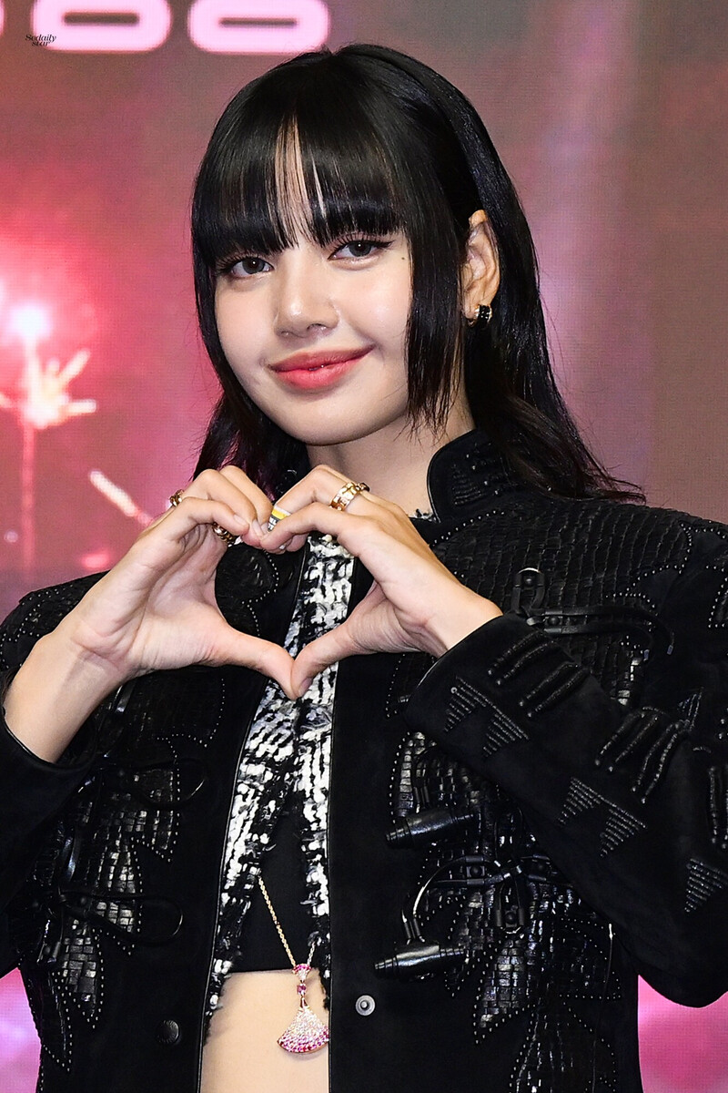 240809 Lisa - Pink Carpet Event for BLACKPINK 'BORN PINK World Tour in Cinema' documents 2