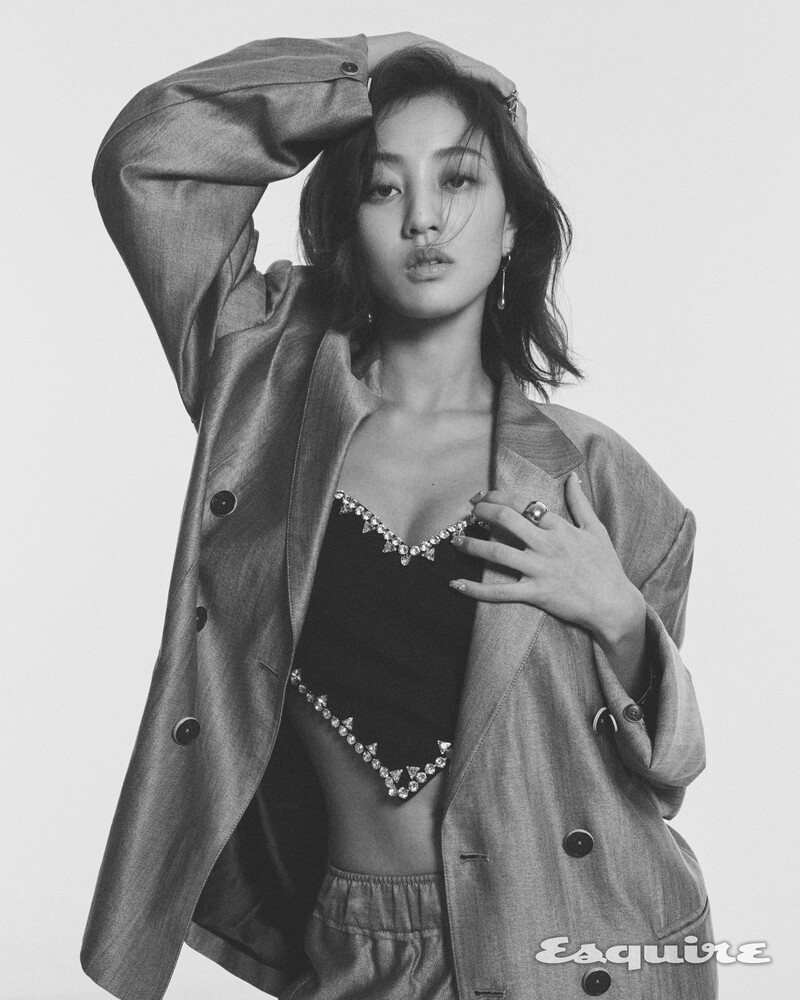 JIHYO x ESQUIRE KOREA - September 2023 Issue documents 1