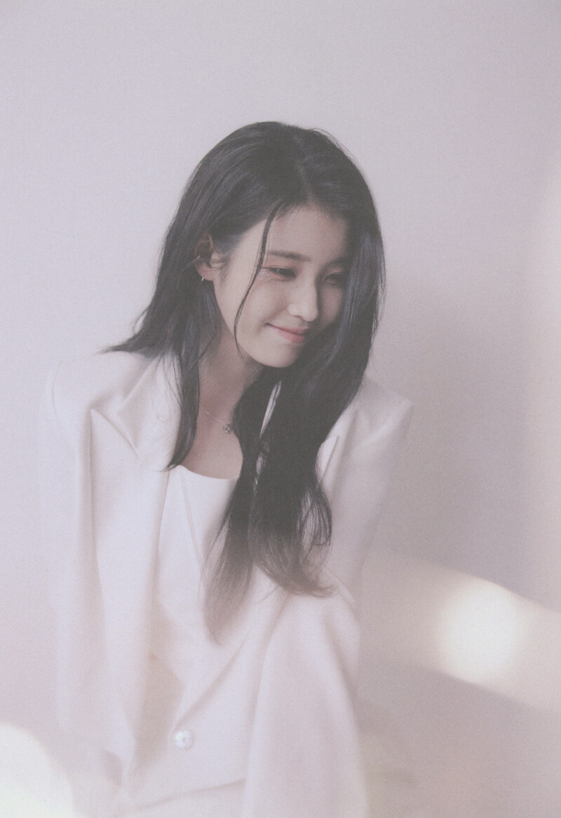 IU 2023 Season's Greetings (Scans) documents 4