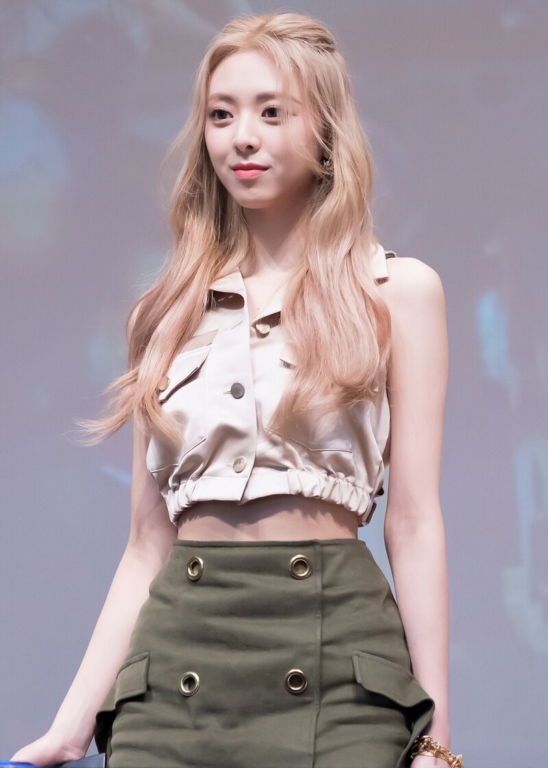 220720 ITZY Yuna - Fansign Event documents 3