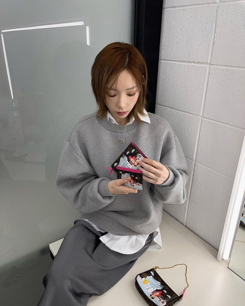 221111 SNSD Taeyeon Instagram Update documents 2