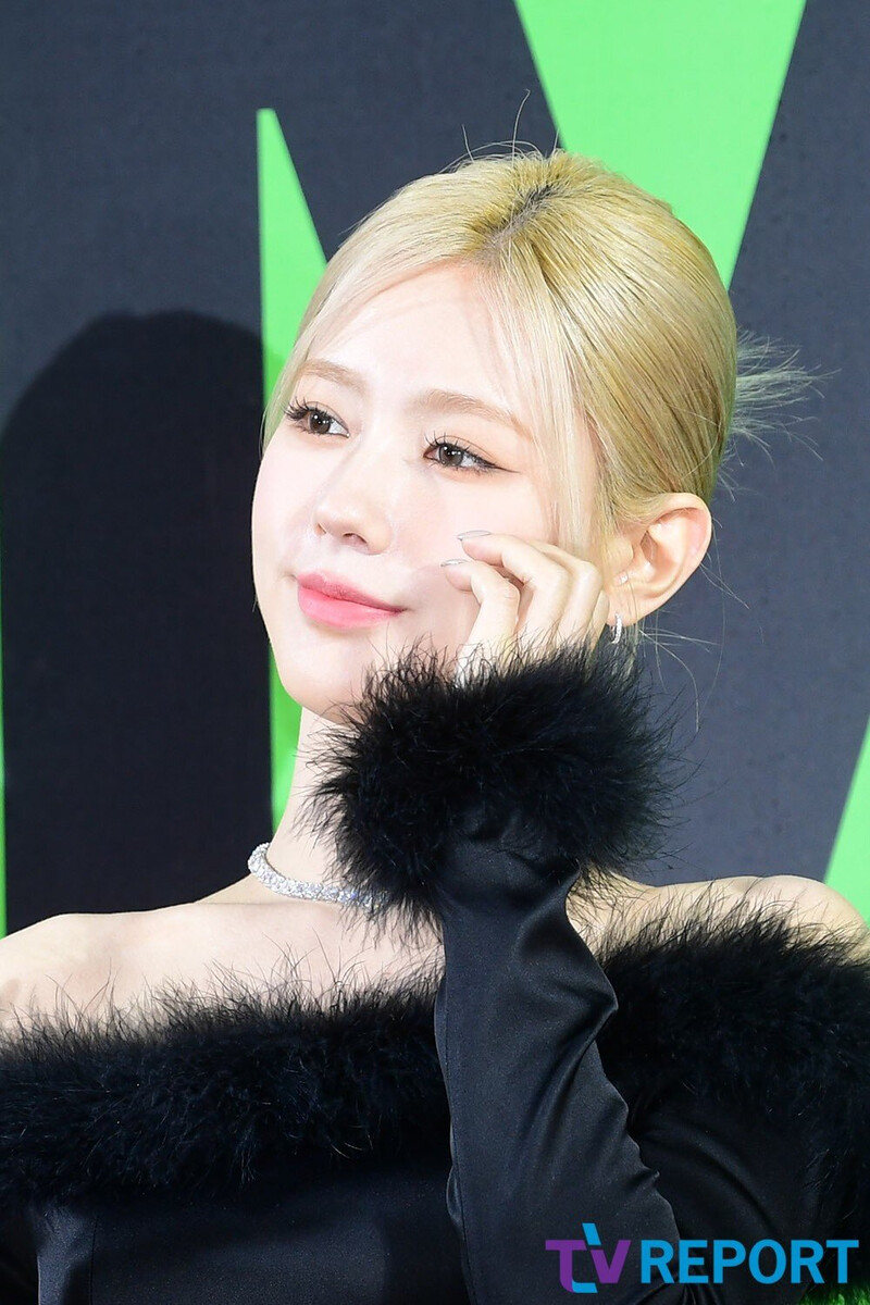 221126 (G)I-DLE Miyeon at Melon Music Awards Red Carpet documents 4