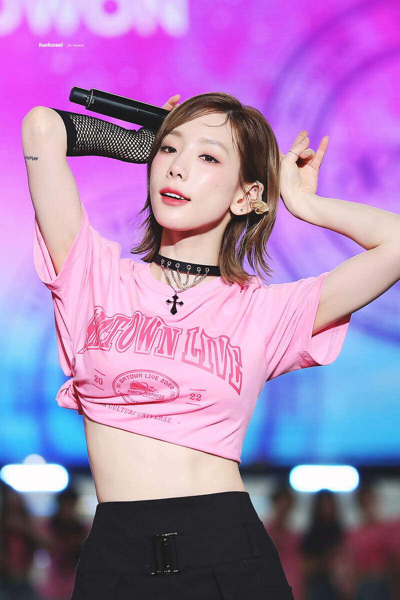 22820 Taeyeon at SMTOWN LIVE 2022: SMCU EXPRESS documents 2