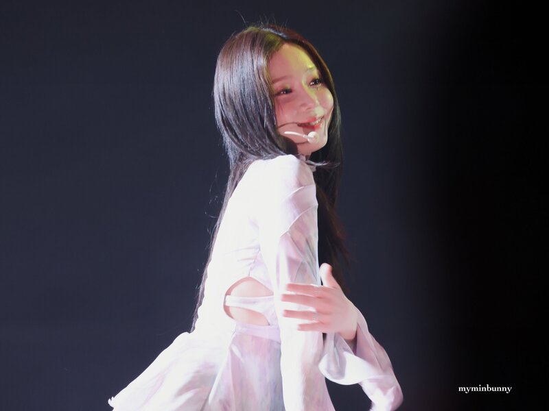 230226 aespa Winter - 1st Concert 'SYNK : HYPER LINE' in Seoul Day 2 documents 2