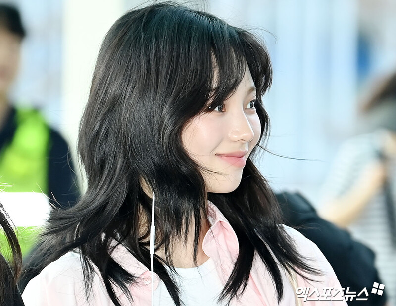 240802 aespa Karina at Incheon International Airport documents 7