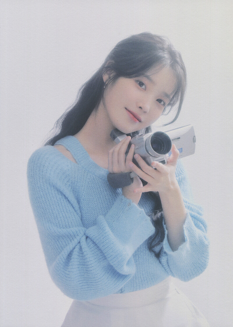 IU - 5th Official ‘UAENA’ Fanclub Kit [SCANS] documents 1