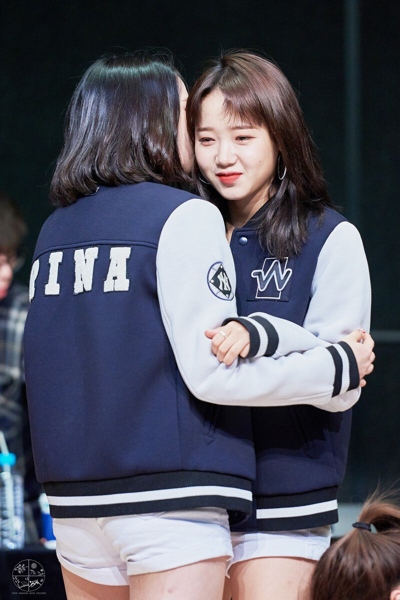 180408 Weki Meki at Incheon 'Lucky' Fansign documents 1