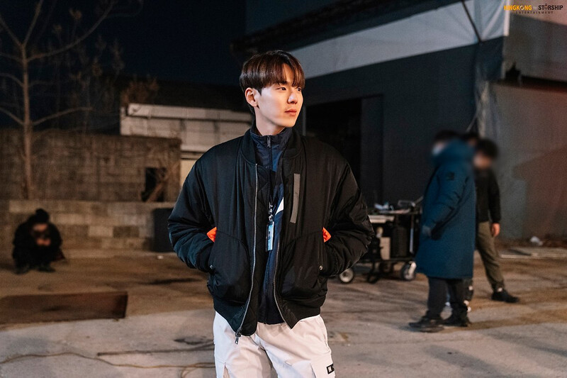 220427 Starship Naver Update - Shownu at 'Seoul Ghost Story' Behind the Scenes documents 14