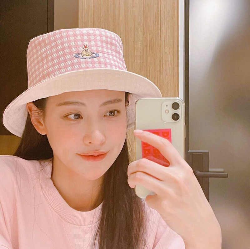 220522 Oh Yeon-seo Instagram Update documents 3