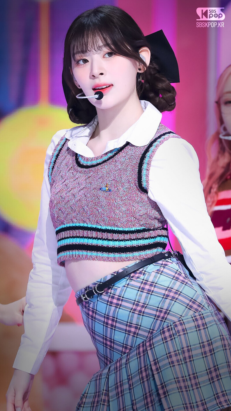 230219 STAYC Seeun - 'Teddy Bear' at Inkigayo documents 4