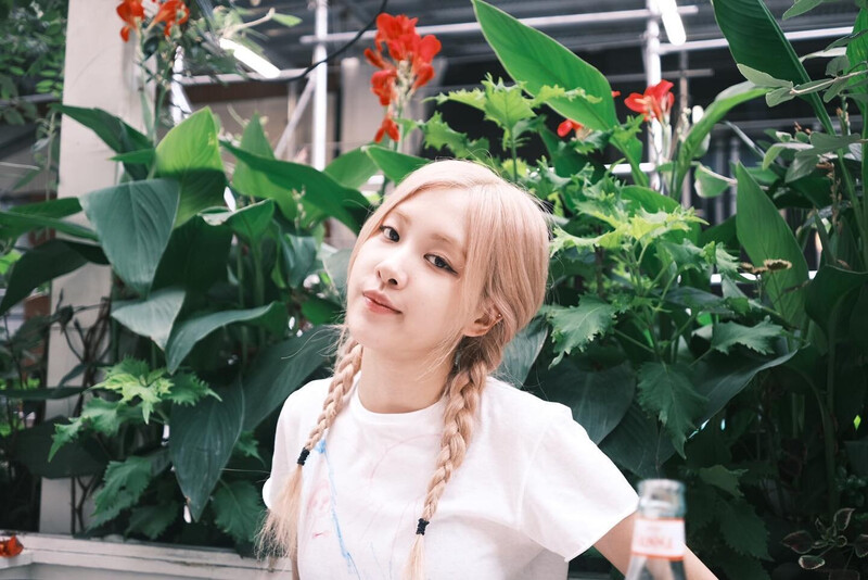 230820 - ROSÉ Instagram Update documents 8