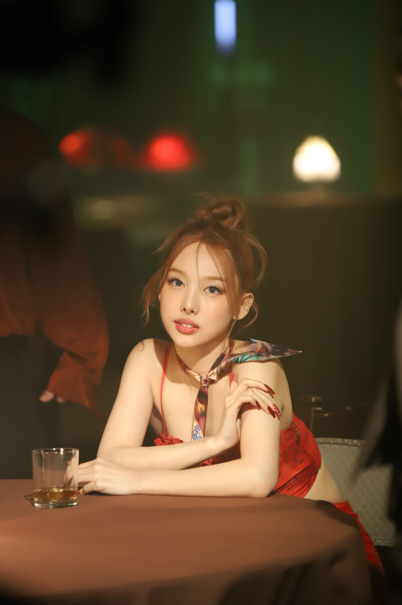 NAYEON 'ABCD' MV - Behind the Scenes documents 11