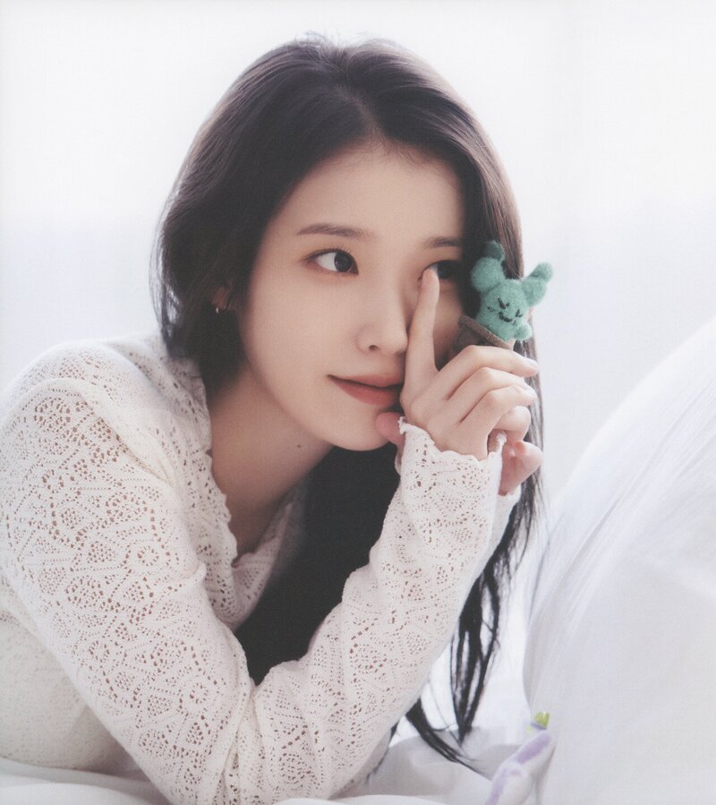 UAENA 6th OFFICIAL FANCLUB KIT PHOTO BOOK documents 9