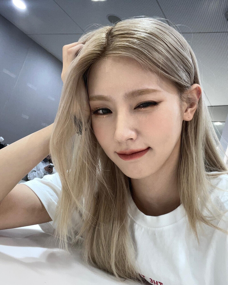 221015 (G)I-DLE Miyeon Instagram Update documents 6