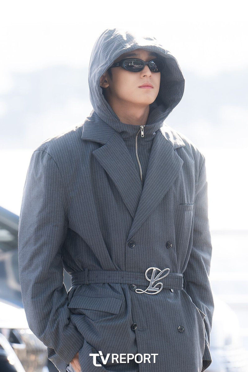 241211 Seventeen Mingyu at Incheon international airport documents 9