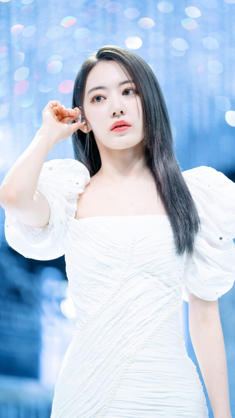 220508 LE SSERAFIM Sakura - 'FEARLESS' at Inkigayo documents 29