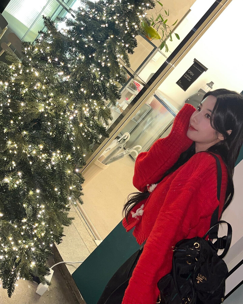 221128 Kwon Eunbi Instagram Update documents 5