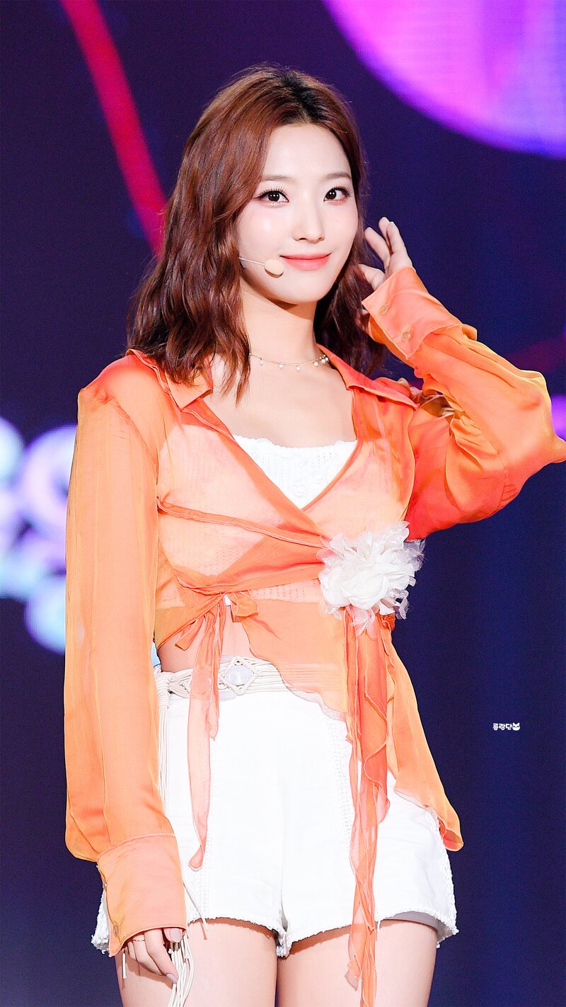 220809 fromis_9 Saerom at KBS Open Concert in Ulsan documents 4