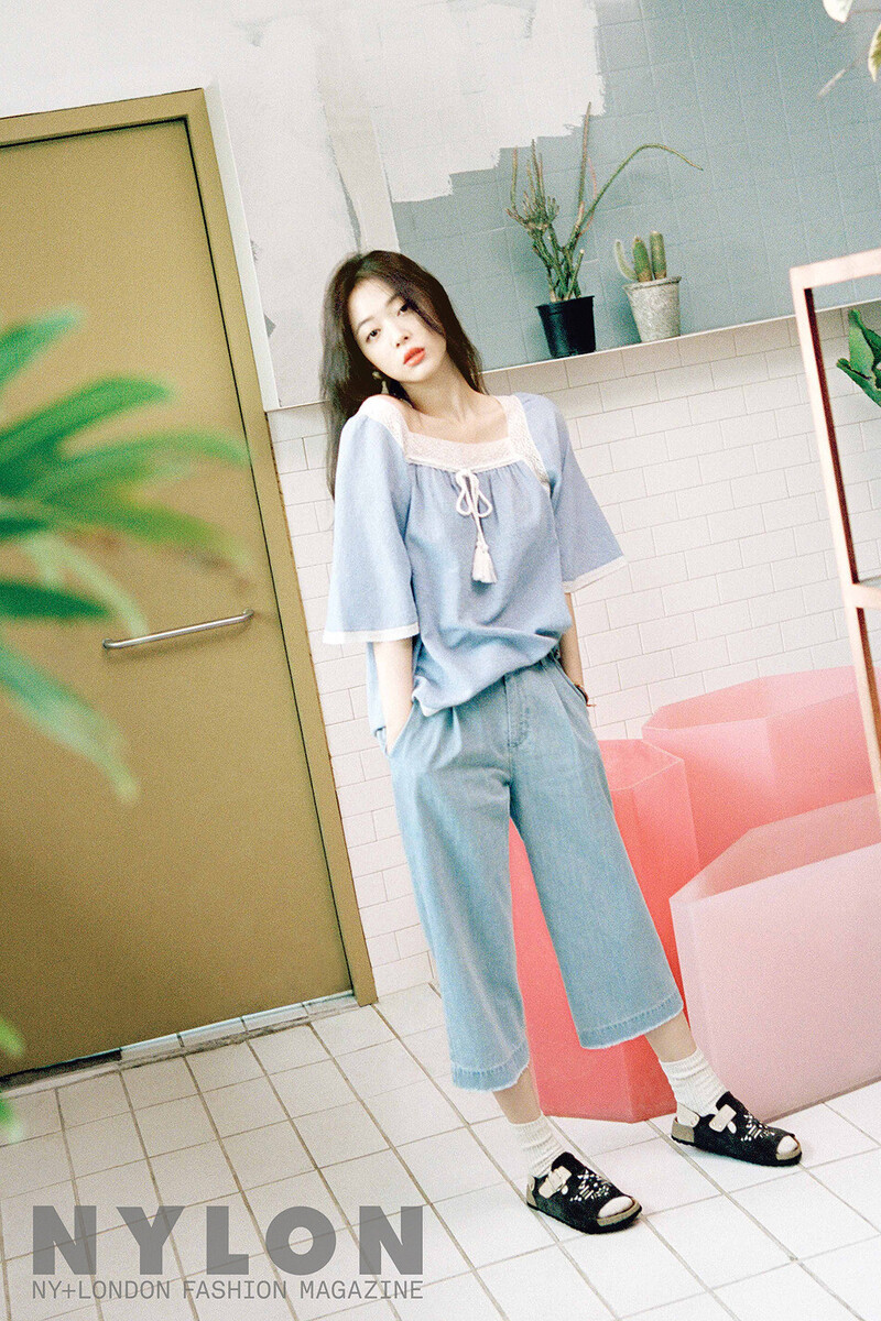 Sulli for NYLON Korea Magazine - May 2016 Issue documents 3