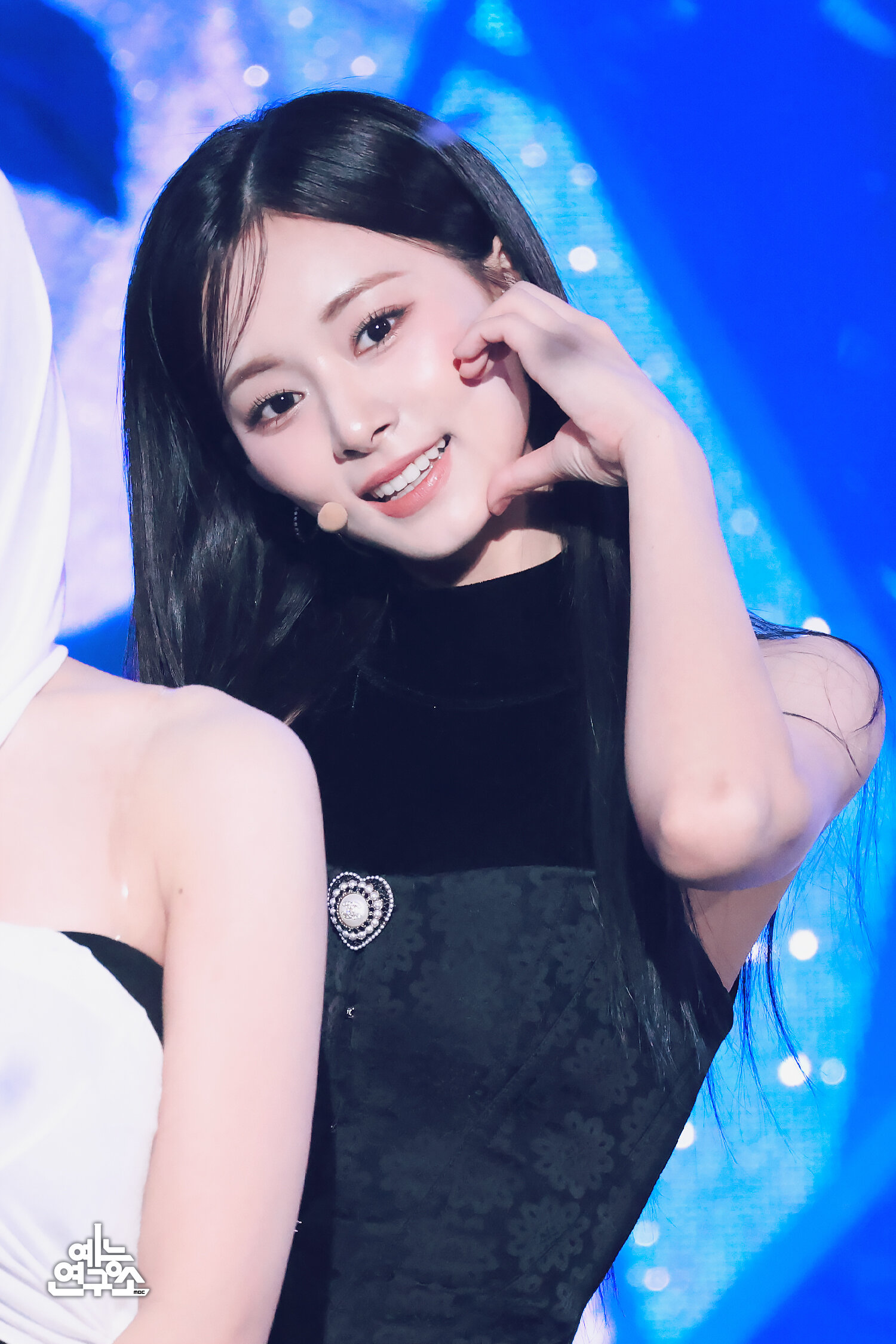 240302 TWICE Tzuyu - 'ONE SPARK' at Music Core | kpopping