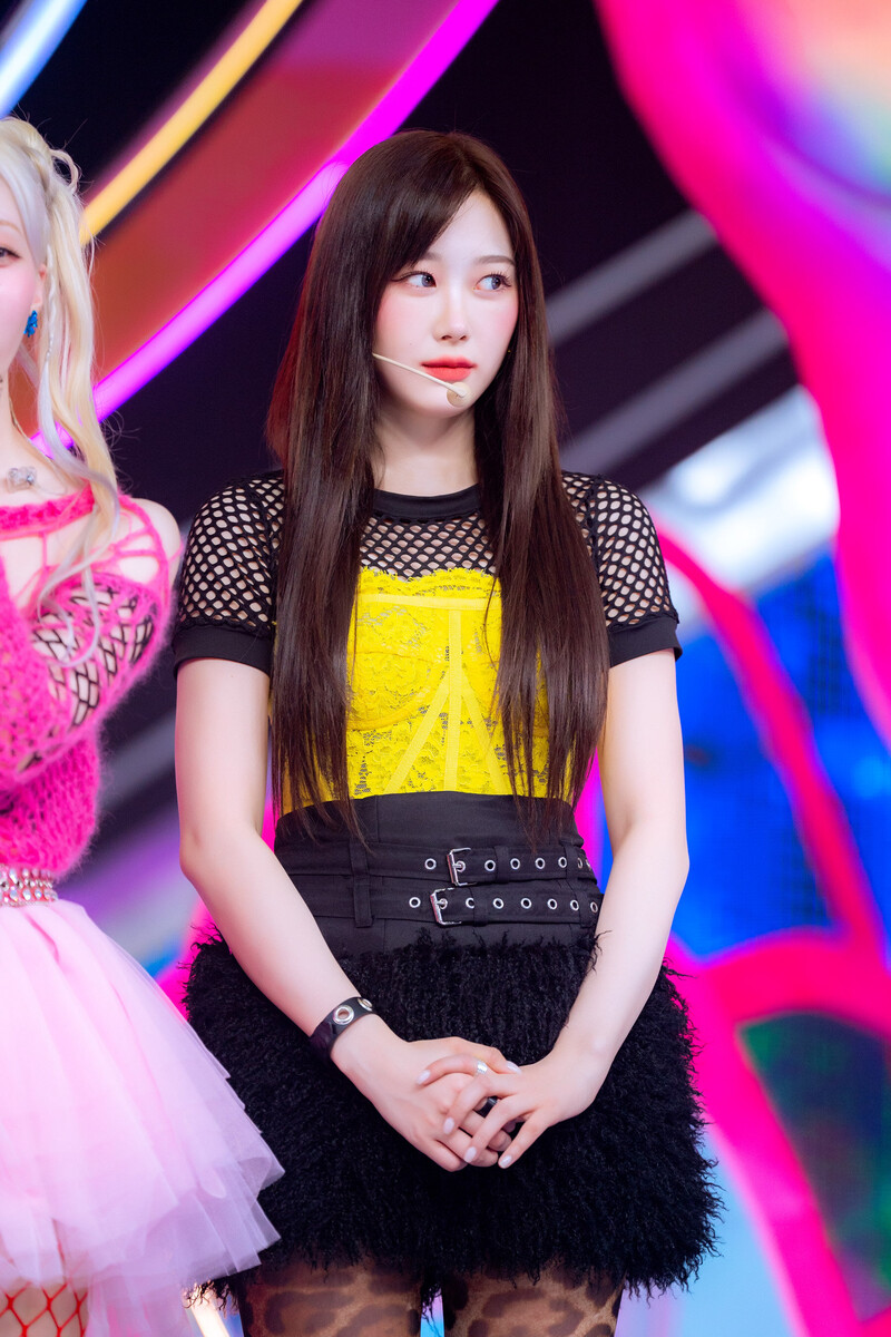 240519 aespa Giselle - 'Supernova' at Inkigayo documents 2