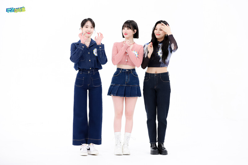 220208 MBC Naver Post - VIVIZ at Weekly Idol documents 2