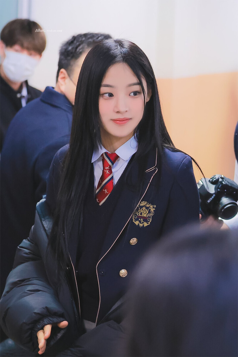 230210 NewJeans Minji - Graduation documents 6