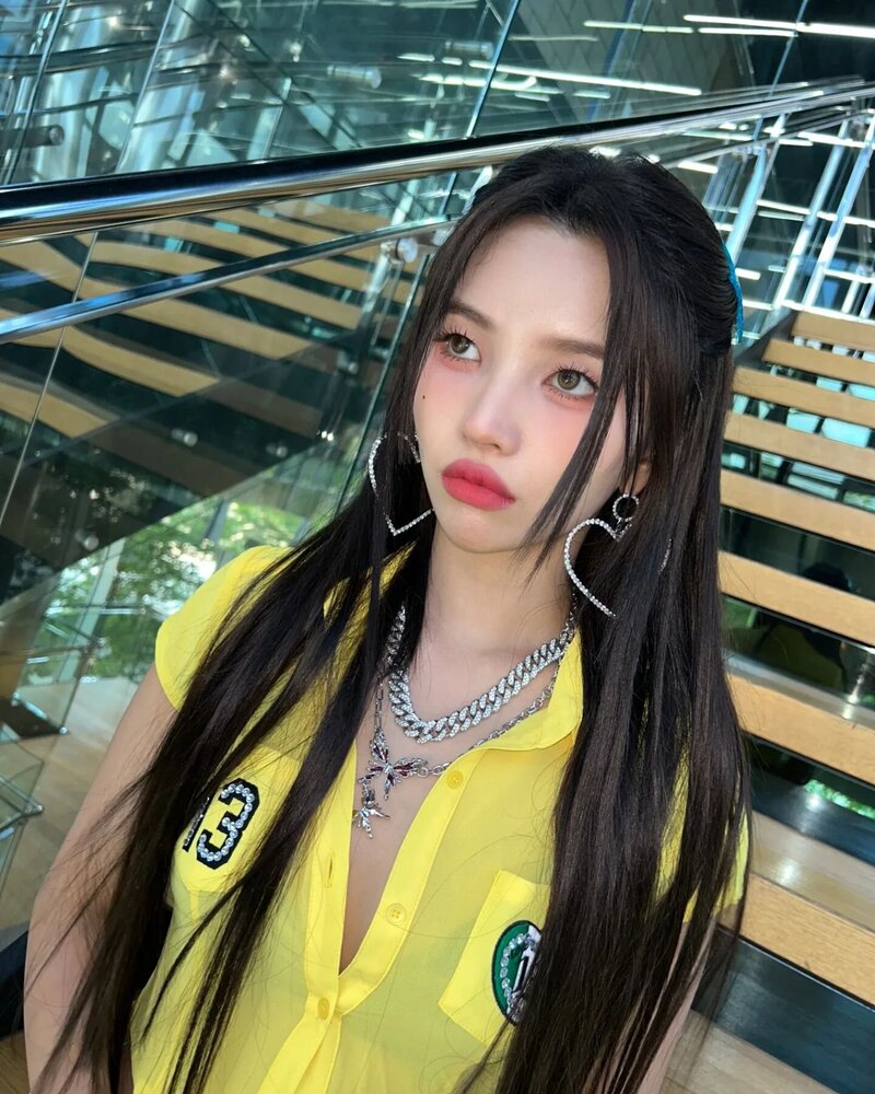 230523 - (G)I-DLE Soyeon Instagram Update documents 9