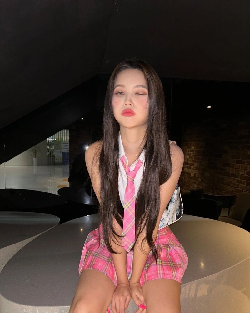 230601 - (G)I-DLE Soyeon Instagram Update documents 1