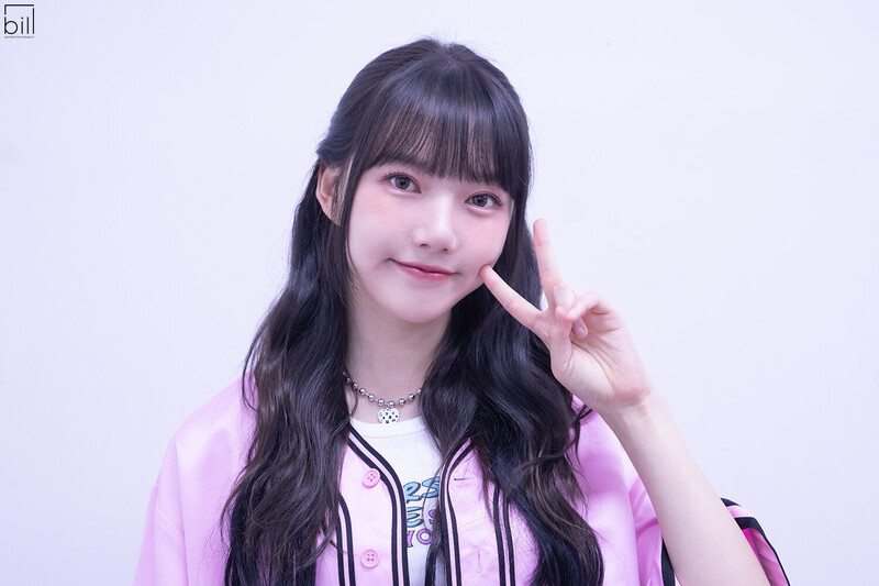 230920 Bill Entertainment Naver Post - YERIN 'Bambambam' Music show promotions behind documents 5