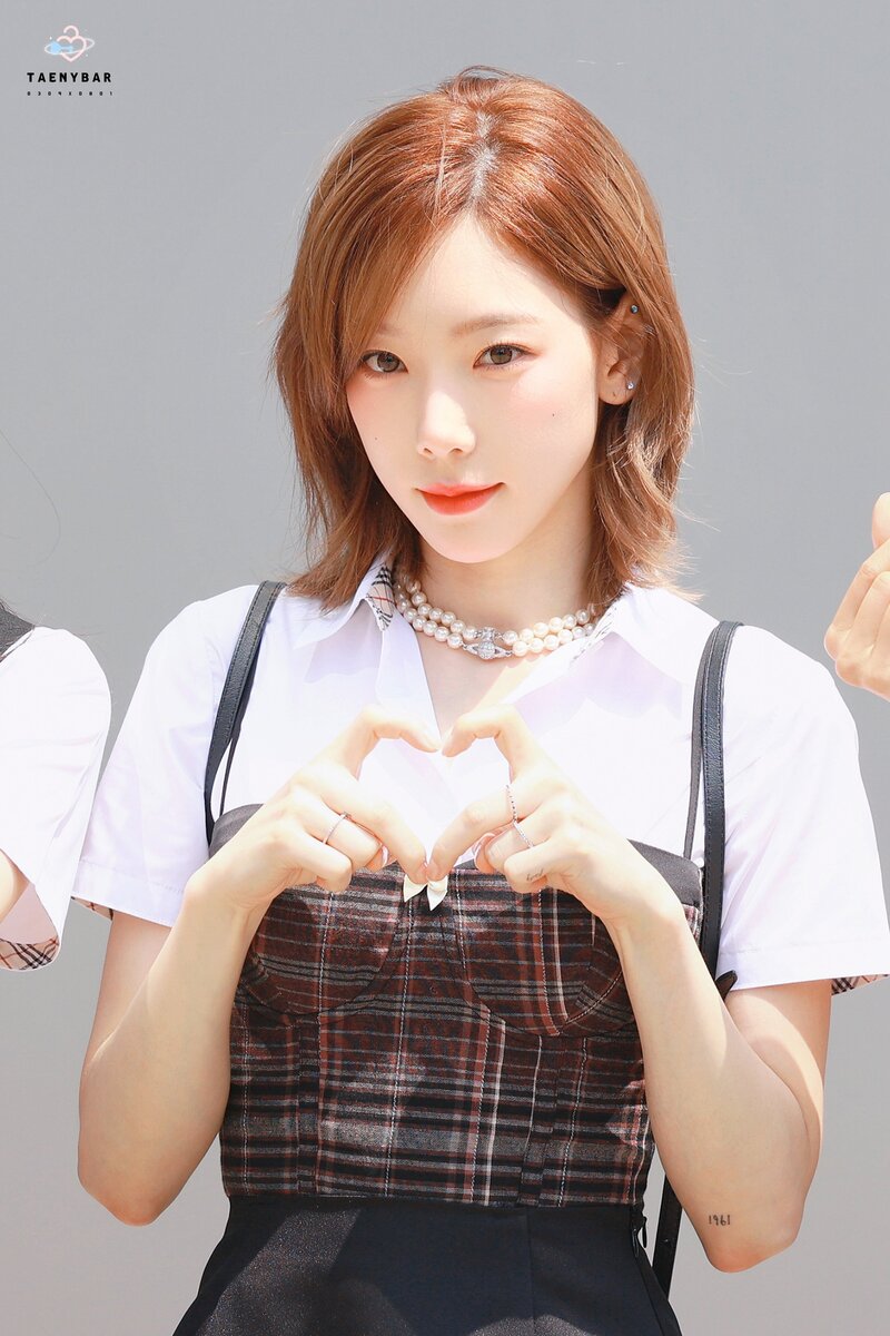 220728 SNSD Taeyeon - 'Knowing Bros' Filming documents 8