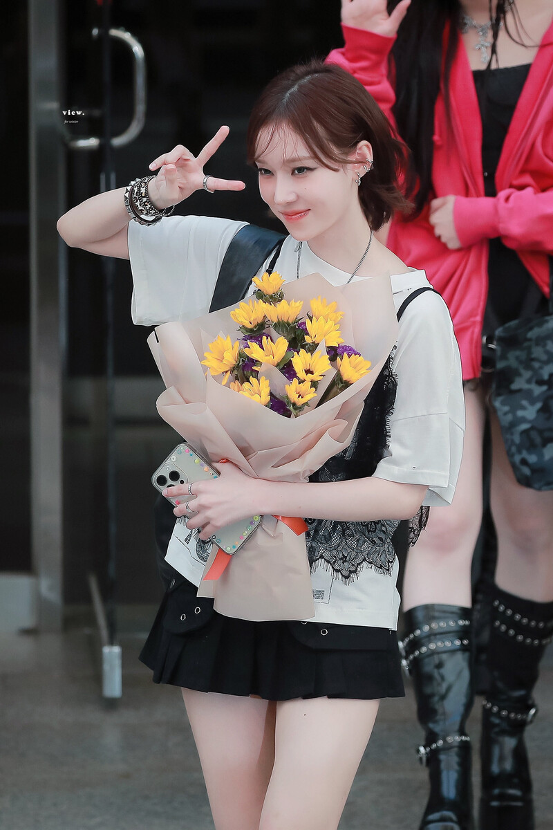 230519 aespa Winter - Music Bank Commute documents 4