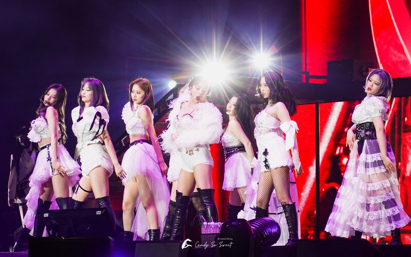 220514 TWICE - 4th World Tour ‘Ⅲ’ Encore in Los Angeles Day 1 documents 1