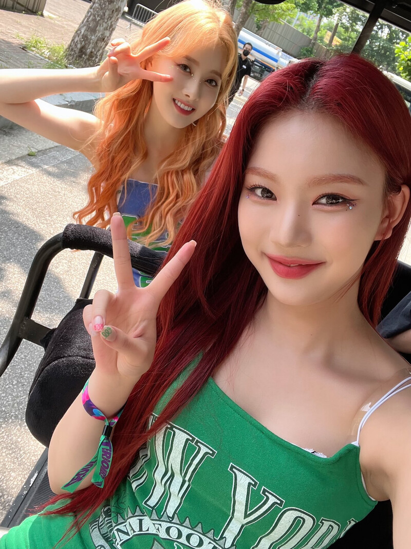 230623 STAYC Twitter Update - Isa & Sieun documents 1