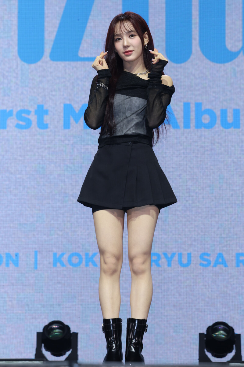 241125 izna Ryu Sarang - at First mini-album 'N/a' Showcase Event documents 1