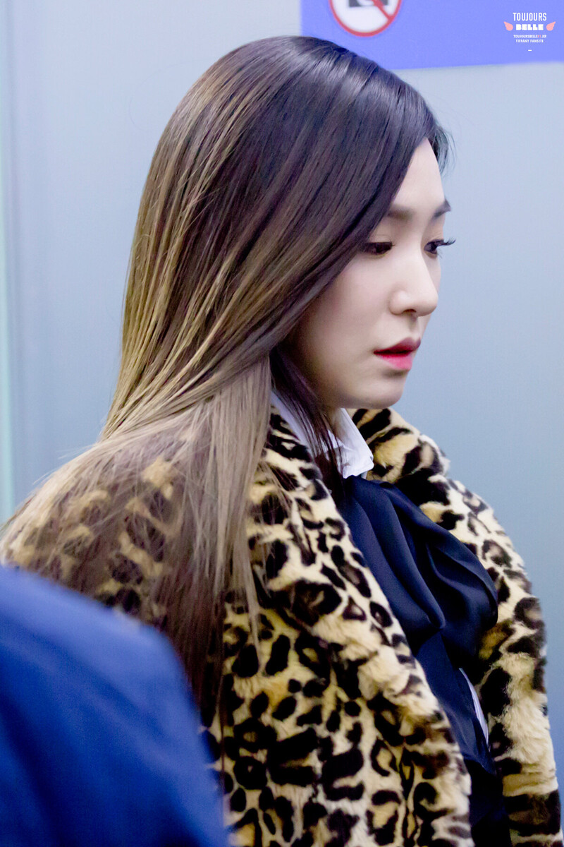 151206 SNSD Tiffany at Incheon Airport documents 7