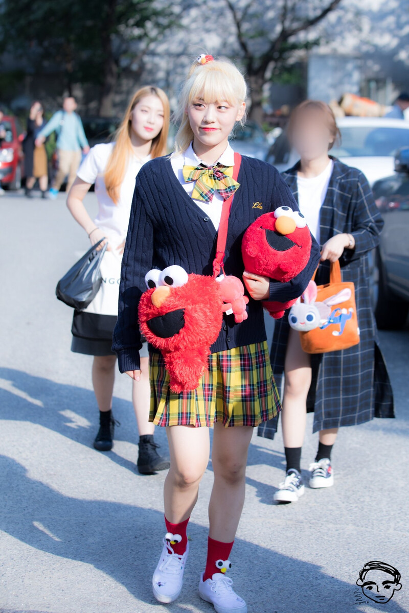 170922 Weki Meki Lua at Music Bank documents 1