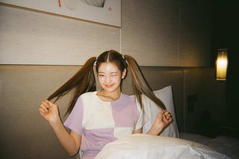 210610 ITZY Instagram Update documents 22