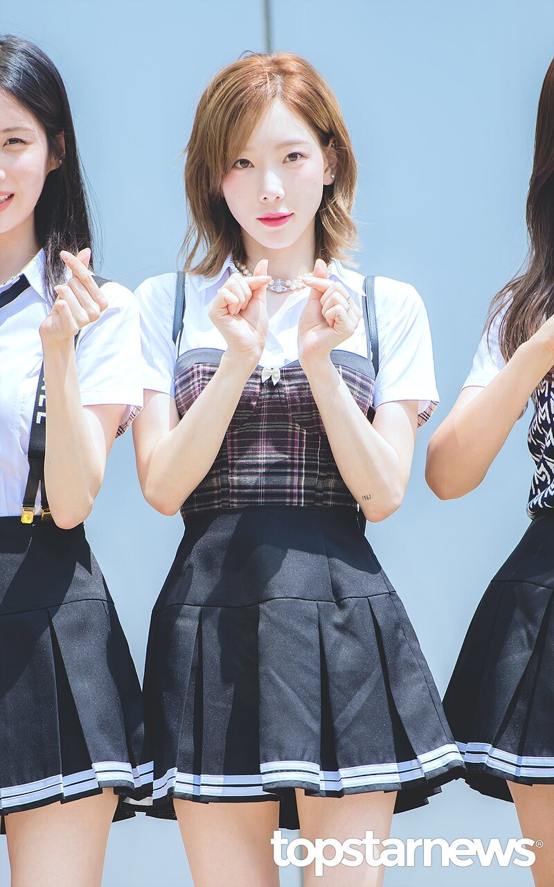 220728 SNSD Taeyeon - 'Knowing Bros' Filming documents 6
