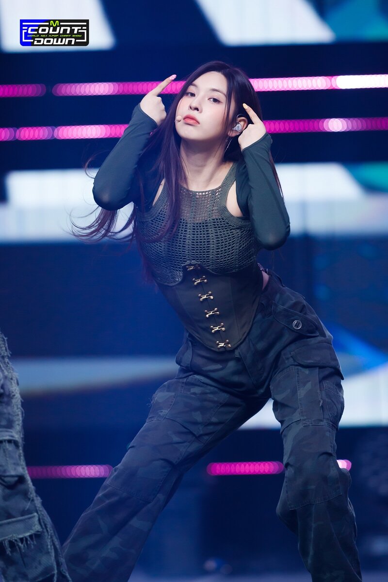 220929 NMIXX Bae - 'DICE' at M COUNTDOWN documents 9