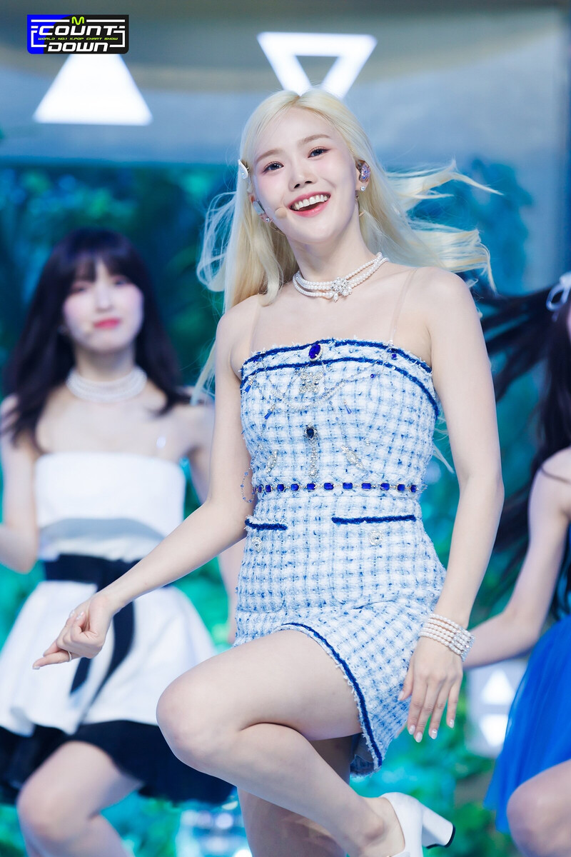 230727 OH MY GIRL Hyojung - 'Summer Comes' at M COUNTDOWN documents 8