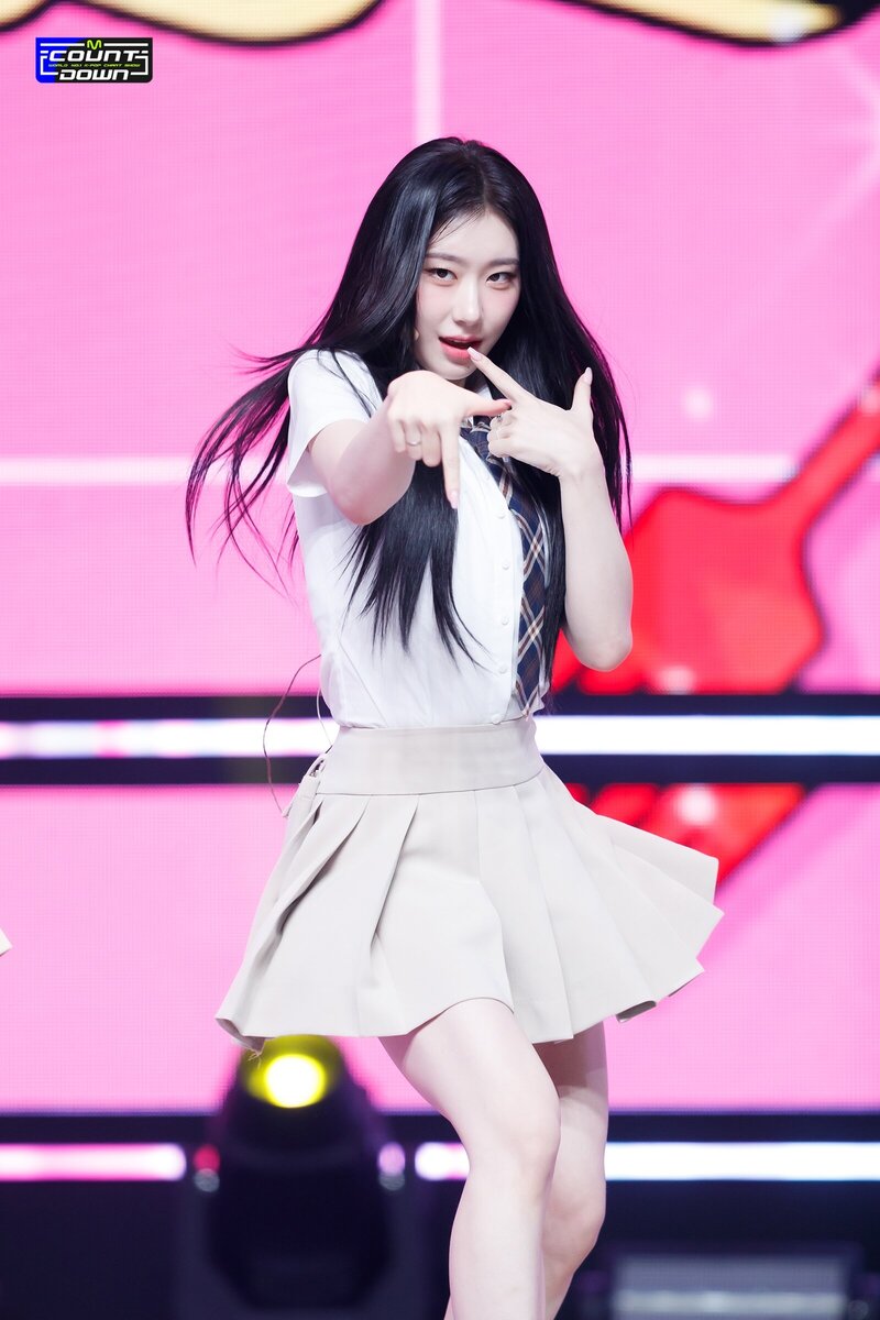 230831 ITZY Chaeryeong - 'CAKE' at M COUNTDOWN documents 2
