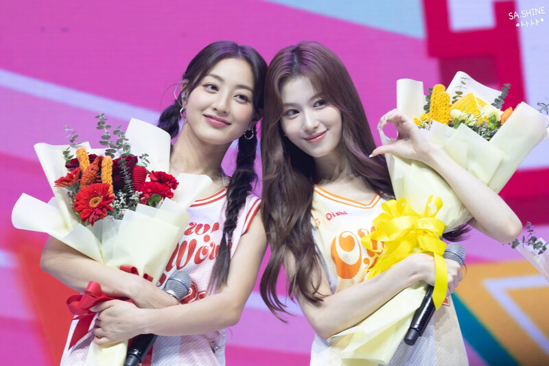 240601 JIHYO & SANA - Snacktacular Fan Meet in Manila documents 1