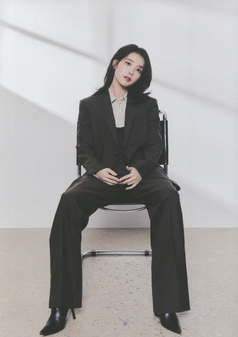 IU 5th Official ‘UAENA’ Fanclub Kit [SCANS] documents 10