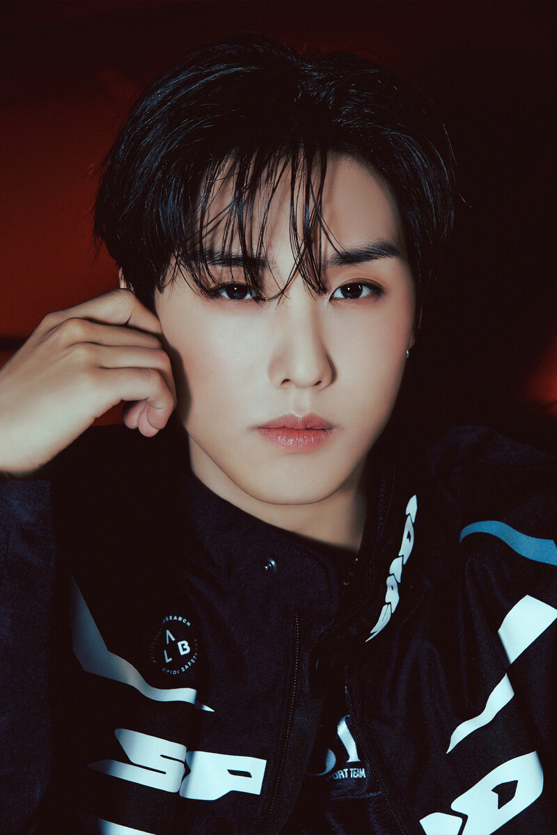 THE BOYZ 2025 SEASON'S GREETINGS [THE BOYZ THE FAST] - Concept Pictures documents 2