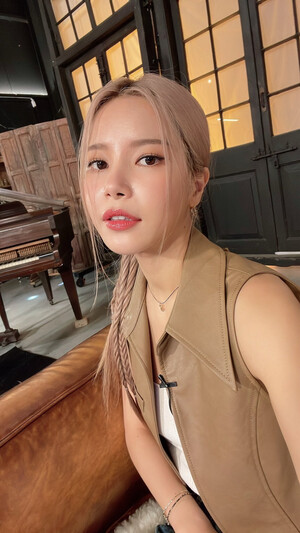 230929 MAMAMOO Twitter Update - Solar